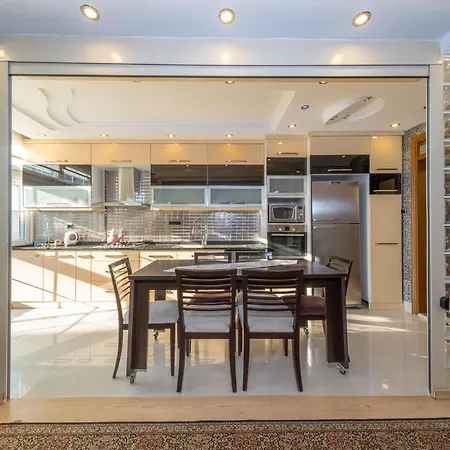 Apartamento Exceptional Apartment With Sea View Near Mermerli Beach In Muratpasa, Antalya