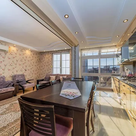 Apartamento Exceptional Apartment With Sea View Near Mermerli Beach In Muratpasa, Antalya Antália